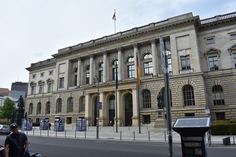 Elektro- und Rohrschottungen im Abgeordneten Haus