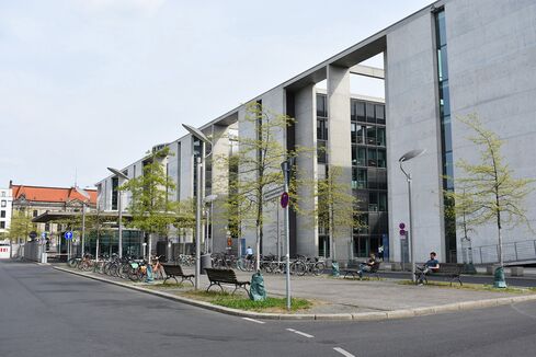 Marie-Elisabeth-Lüders-Haus: Verschließen von Elektrodurchführungen